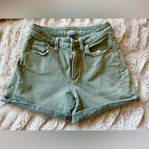 BUNDLE Universal Thread Green Shorts and Bonus KUT from the Cloth Dk Olive short